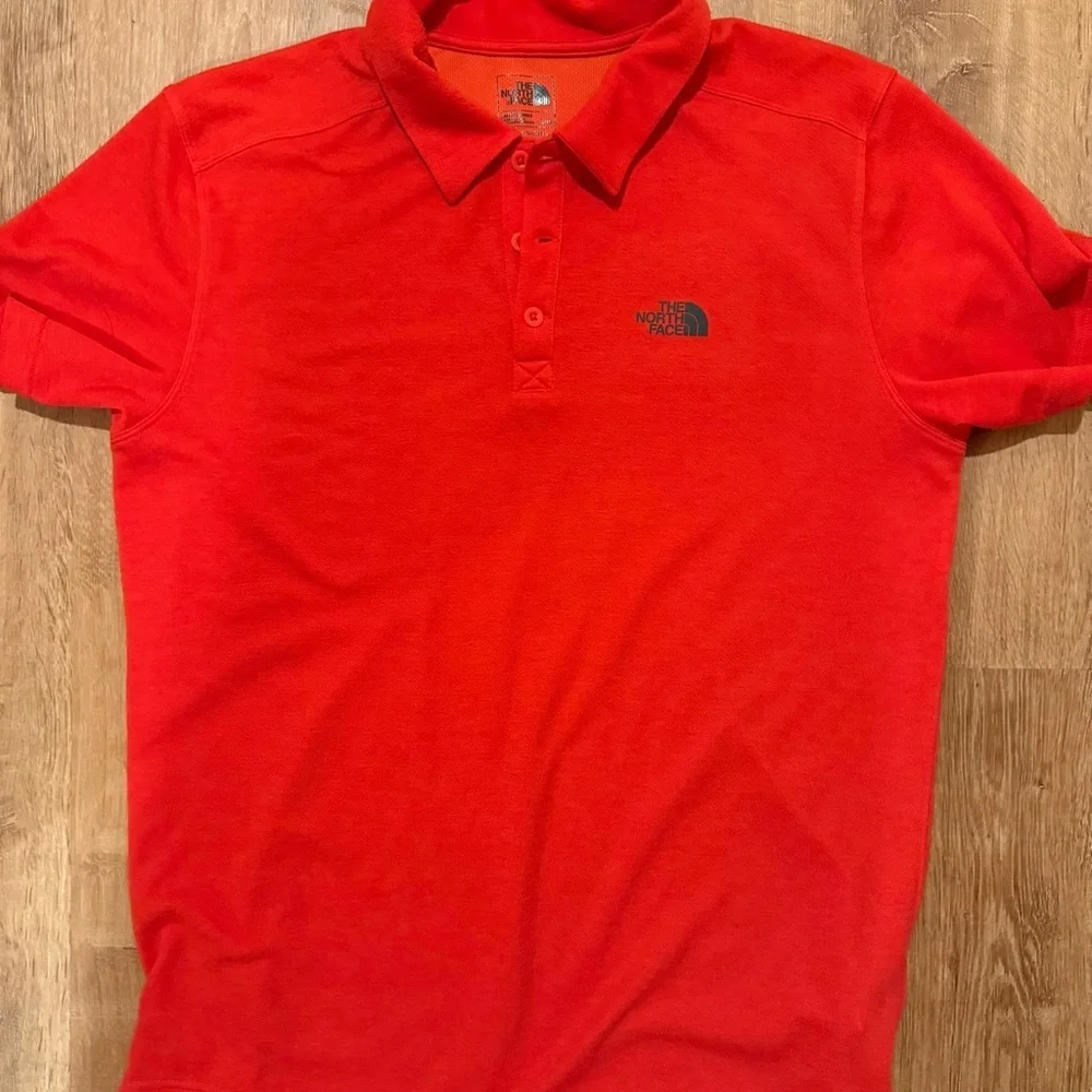 2 The North Face Red Polo Shirt & Blue/Gray Business Crew Neck Tee, men’s large
